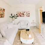 Apartment House Saint John, New Port Of
